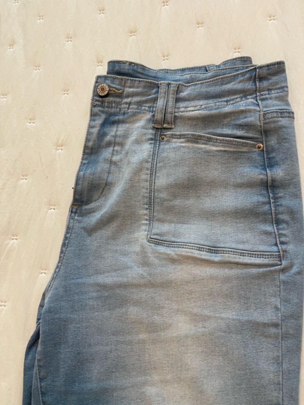 Women's Straight Leg Jeans in Light Blue - Casual Everyday